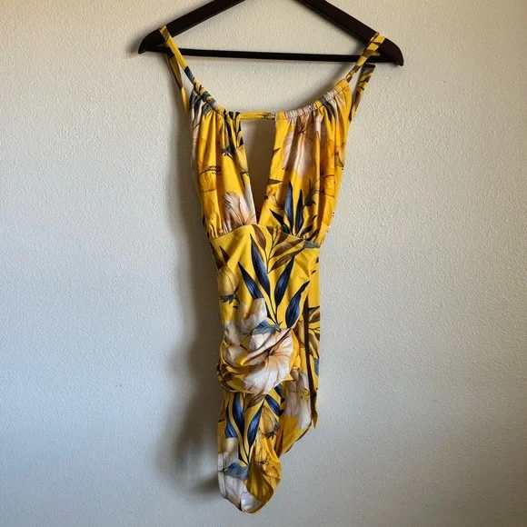 LA BLANCA Belle High Neck Mio One-Piece Swimsuit (14) - Picture 3 of 7